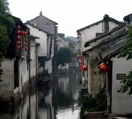你的公司是如何挺过这三年的？有被迫发展副业吗？